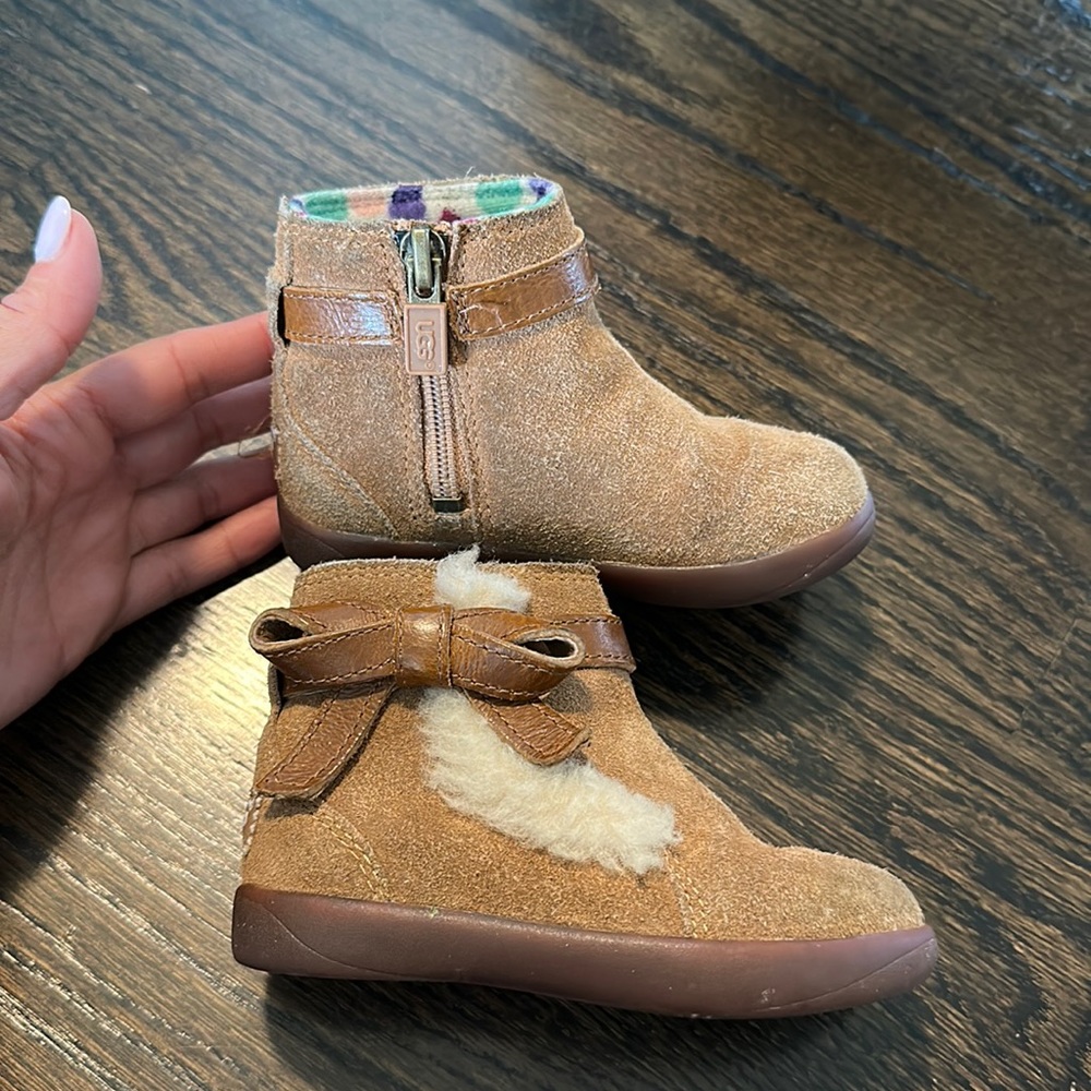 Toddler UGG zippered Sherpa booties with bow 6